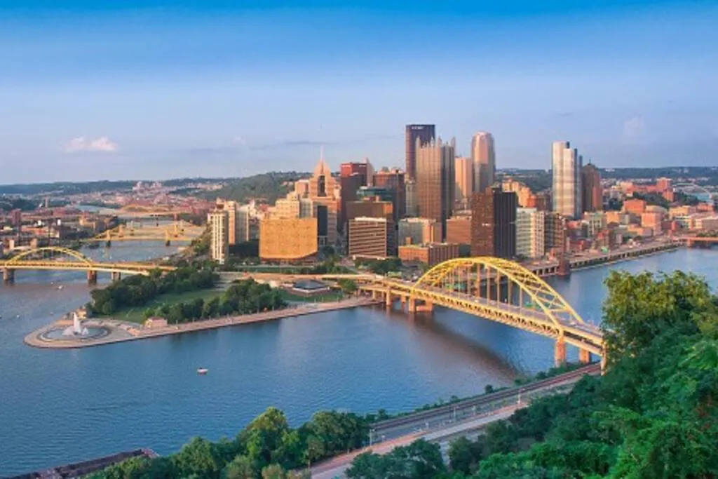 別荘 Family-Friendly 4Br Retreat Sleeps 12, Private Yard, Garage, Close To Stadiums, Casino & Downtown ピッツバーグ 米国