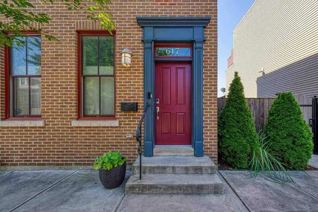Family-Friendly 4Br Retreat Sleeps 12, Private Yard, Garage, Close To Stadiums, Casino & Downtown ピッツバーグ 米国