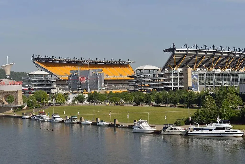 Family-Friendly 4Br Retreat Sleeps 12, Private Yard, Garage, Close To Stadiums, Casino & Downtown ピッツバーグ 米国