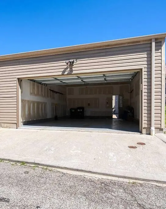 Family-Friendly 4Br Retreat Sleeps 12, Private Yard, Garage, Close To Stadiums, Casino & Downtown ピッツバーグ