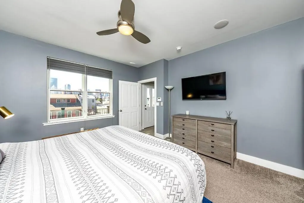 別荘 Family-Friendly 4Br Retreat Sleeps 12, Private Yard, Garage, Close To Stadiums, Casino & Downtown ピッツバーグ 米国