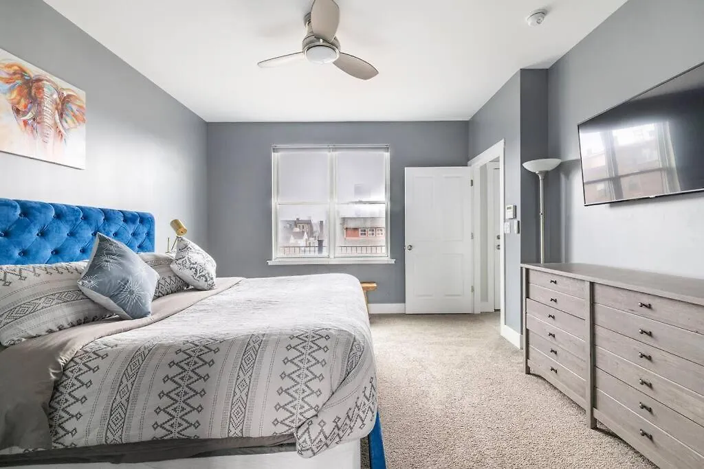 Family-Friendly 4Br Retreat Sleeps 12, Private Yard, Garage, Close To Stadiums, Casino & Downtown ピッツバーグ 米国