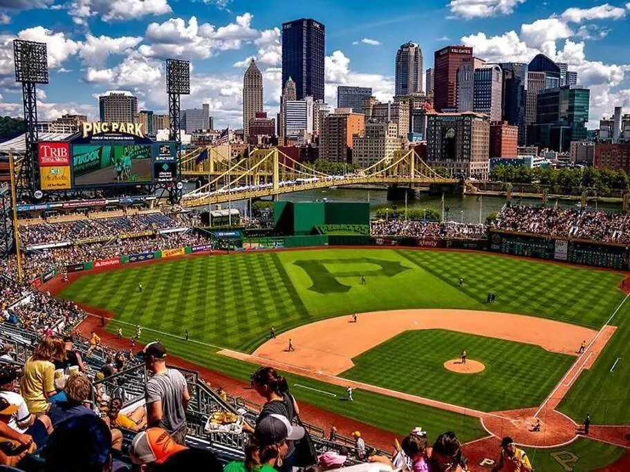 Family-Friendly 4Br Retreat Sleeps 12, Private Yard, Garage, Close To Stadiums, Casino & Downtown ピッツバーグ 0*,