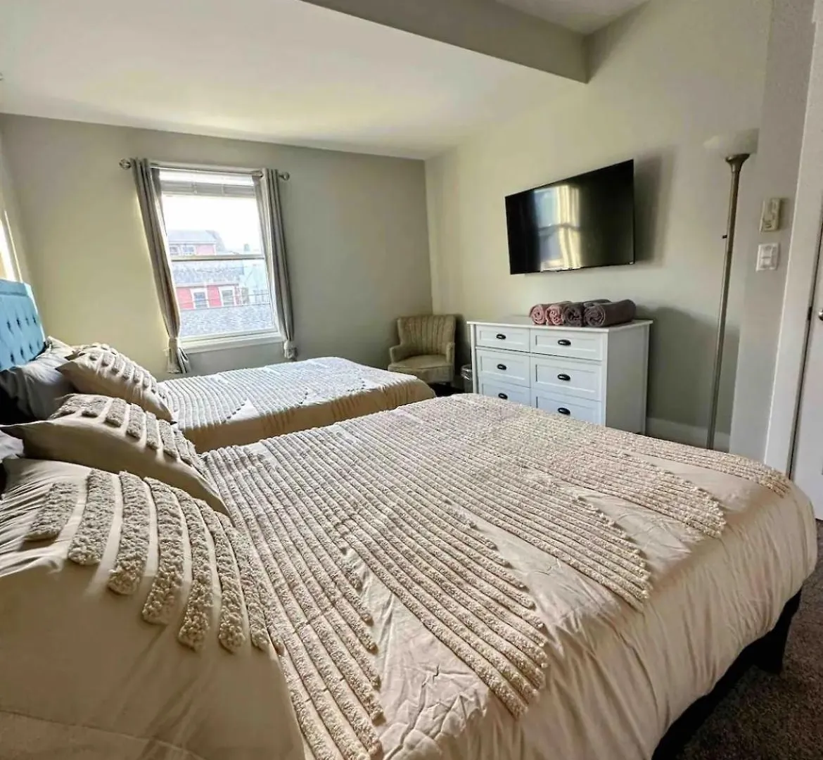 Family-Friendly 4Br Retreat Sleeps 12, Private Yard, Garage, Close To Stadiums, Casino & Downtown ピッツバーグ 0*,  米国